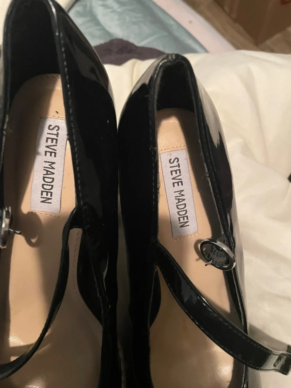 Steve Madden Black Patent Mary Jane Heels with Buckle - Picture 4 of 4